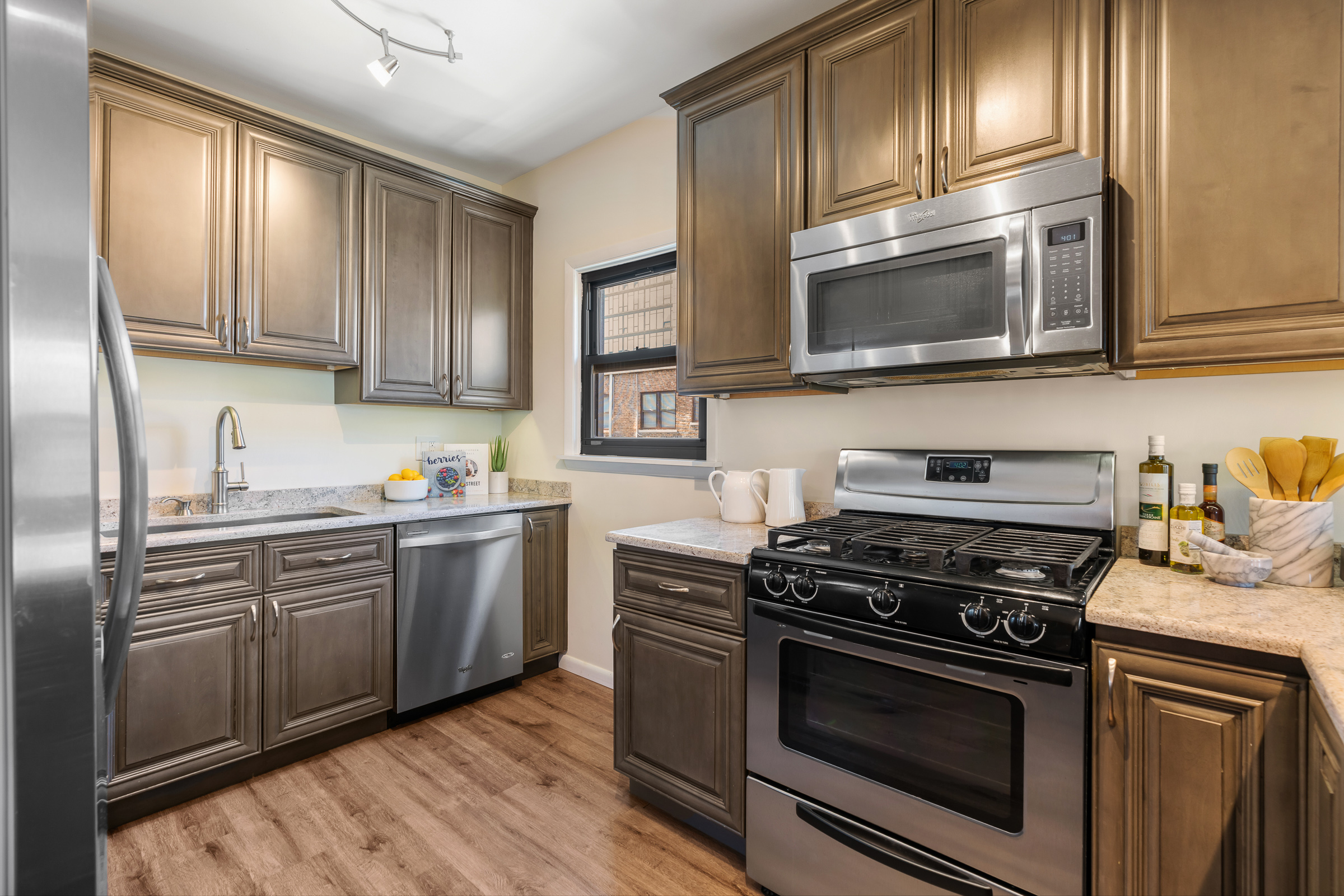  Spacious and Bright Condo in Prime Southeast Evanston Location - 物件實景