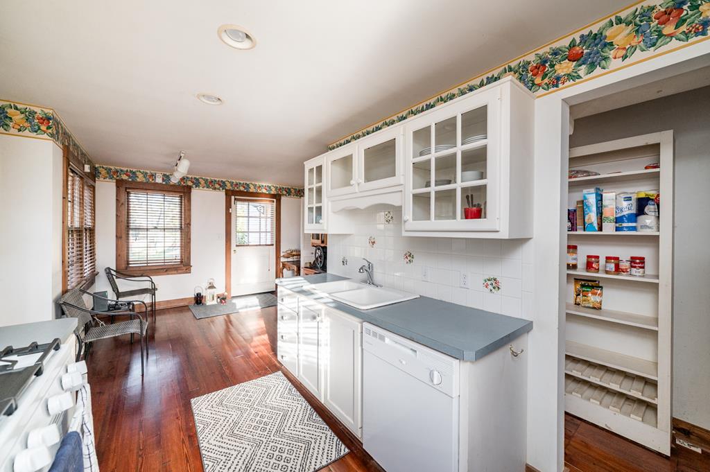 Gladstone, Virginia, 24553, United States, 2 Bedrooms Bedrooms, ,3 BathroomsBathrooms,Residential,For Sale,1801493
