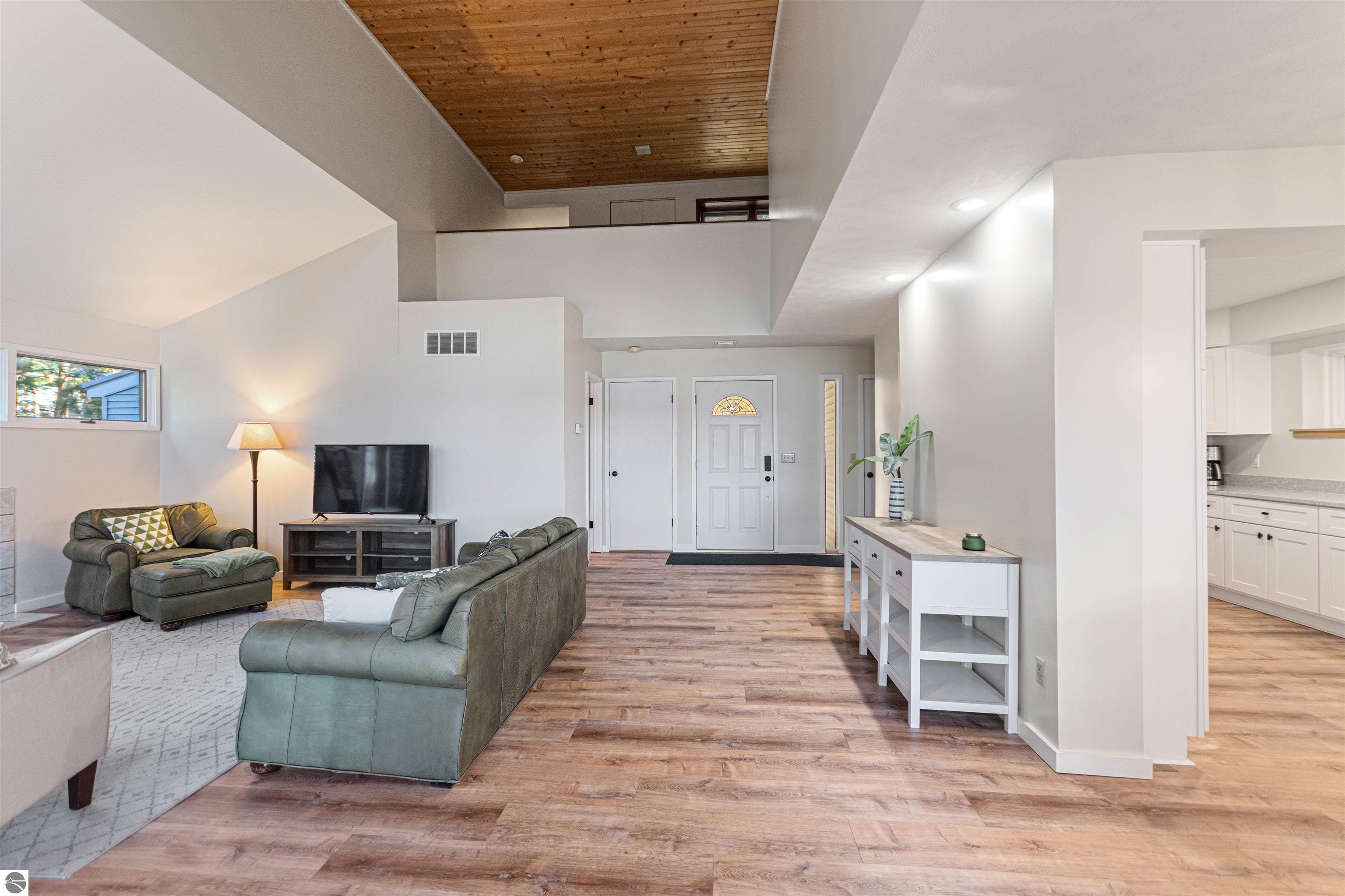 Traverse City, Michigan, 49685, United States, 3 Bedrooms Bedrooms, ,3 BathroomsBathrooms,Residential,For Sale,1988972