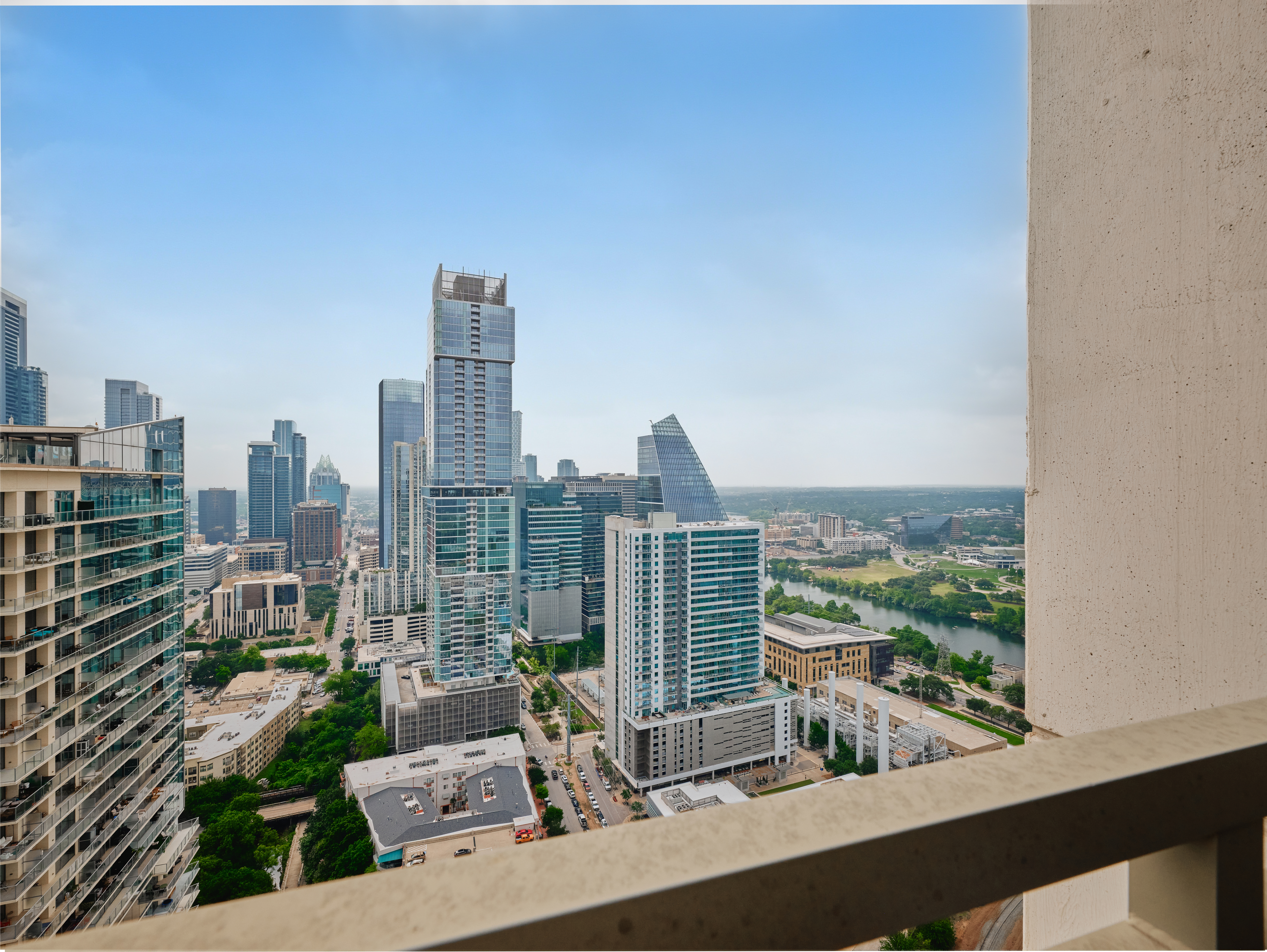  41st-Floor Skyline Living at The Spring - 物件實景