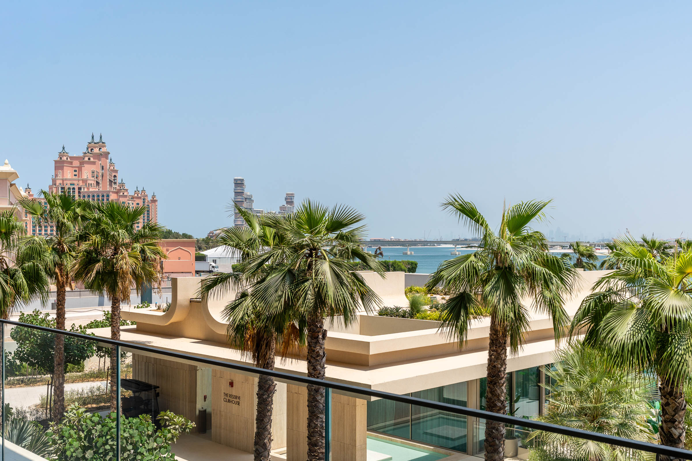  Brand-New Half-Floor Penthouse at Serenia Living - 物件實景