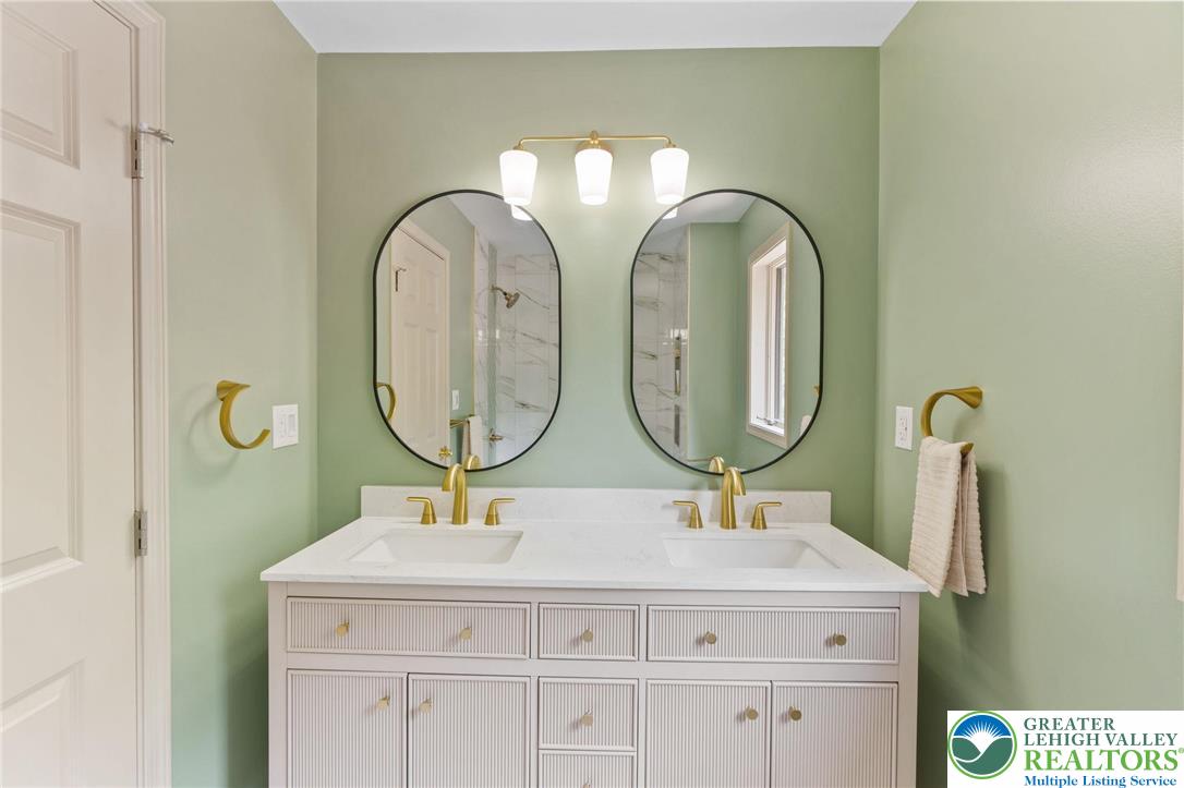 Washington Twp, Pennsylvania, 18080, United States, 3 Bedrooms Bedrooms, ,3 BathroomsBathrooms,Residential,For Sale,1984610