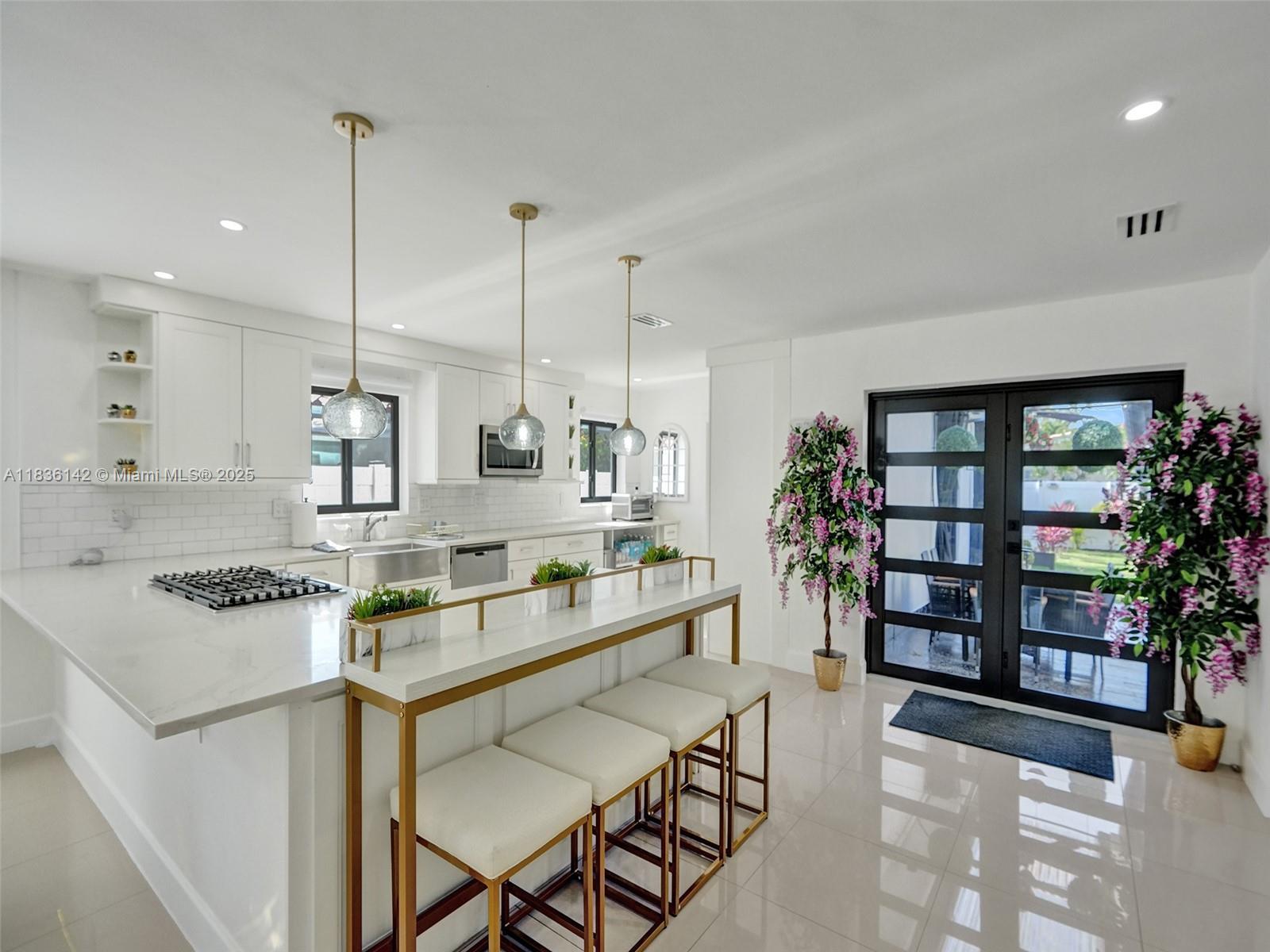 Hollywood, Florida, 33019, United States, 3 Bedrooms Bedrooms, ,2 BathroomsBathrooms,Residential,For Sale,1898660