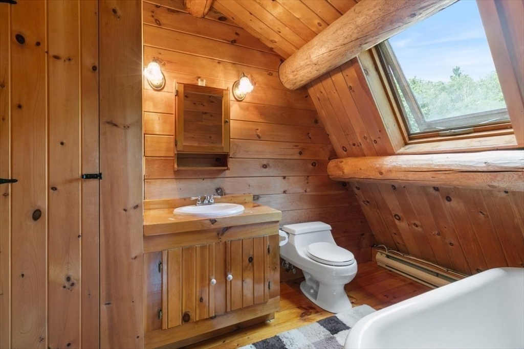Haverhill, Massachusetts, 01832, United States, 4 Bedrooms Bedrooms, ,2 BathroomsBathrooms,Residential,For Sale,1906911