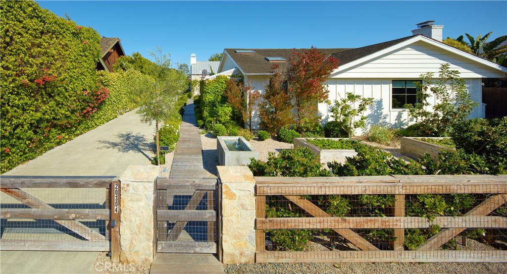 Newport Beach, California, 92660, United States, 4 Bedrooms Bedrooms, ,3 BathroomsBathrooms,Residential,For Sale,1927269