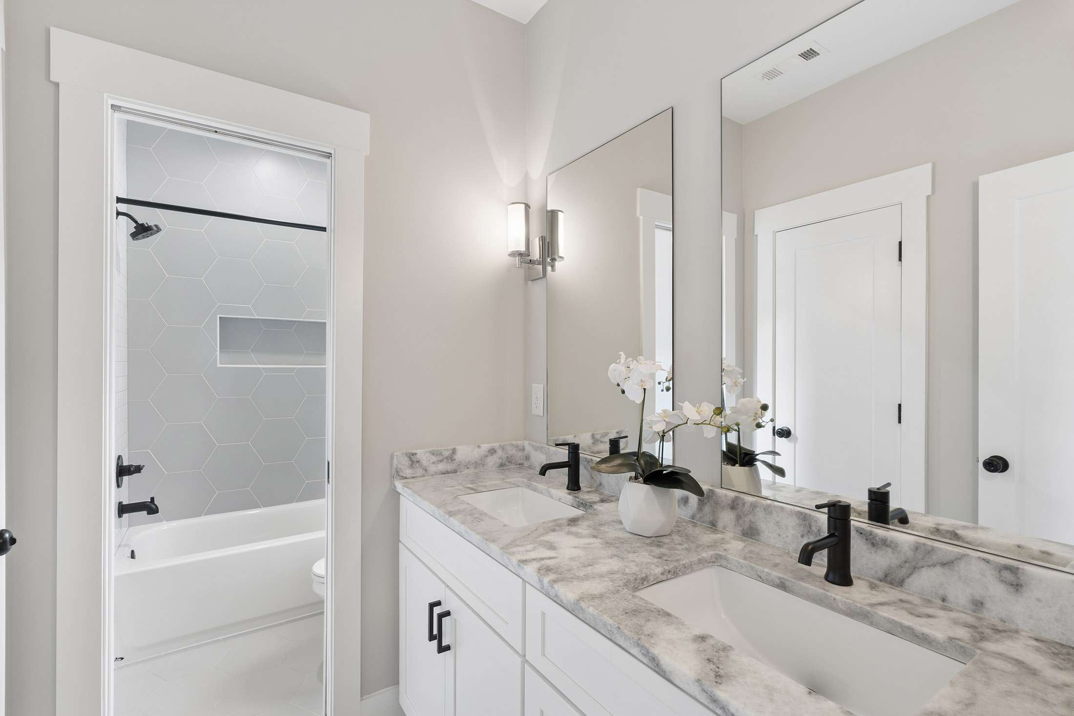  beautifully designed craftsman-style townhome near grant  park - 物件實景