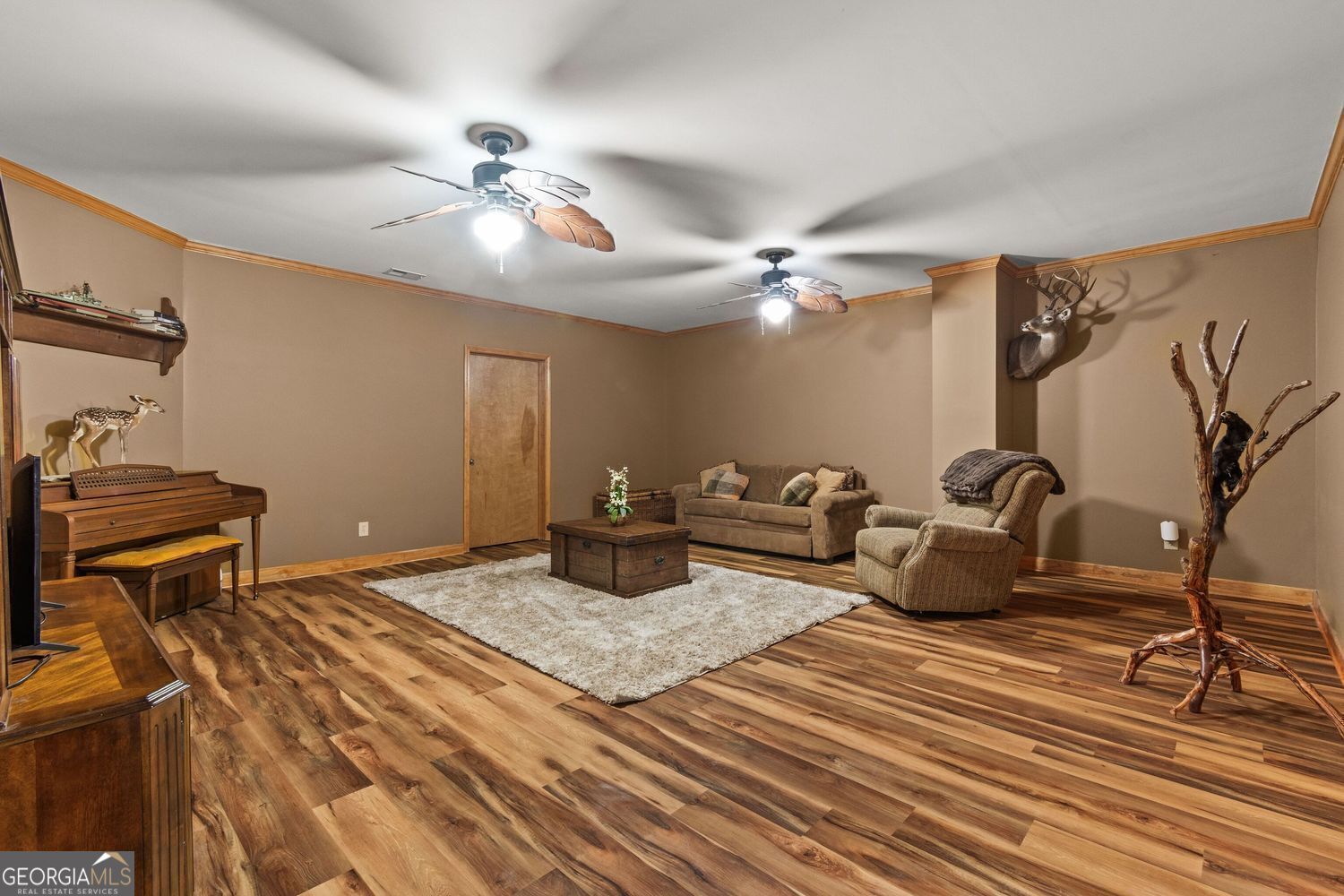 Cumming, Georgia, 30028, United States, 4 Bedrooms Bedrooms, ,5 BathroomsBathrooms,Residential,For Sale,1859105