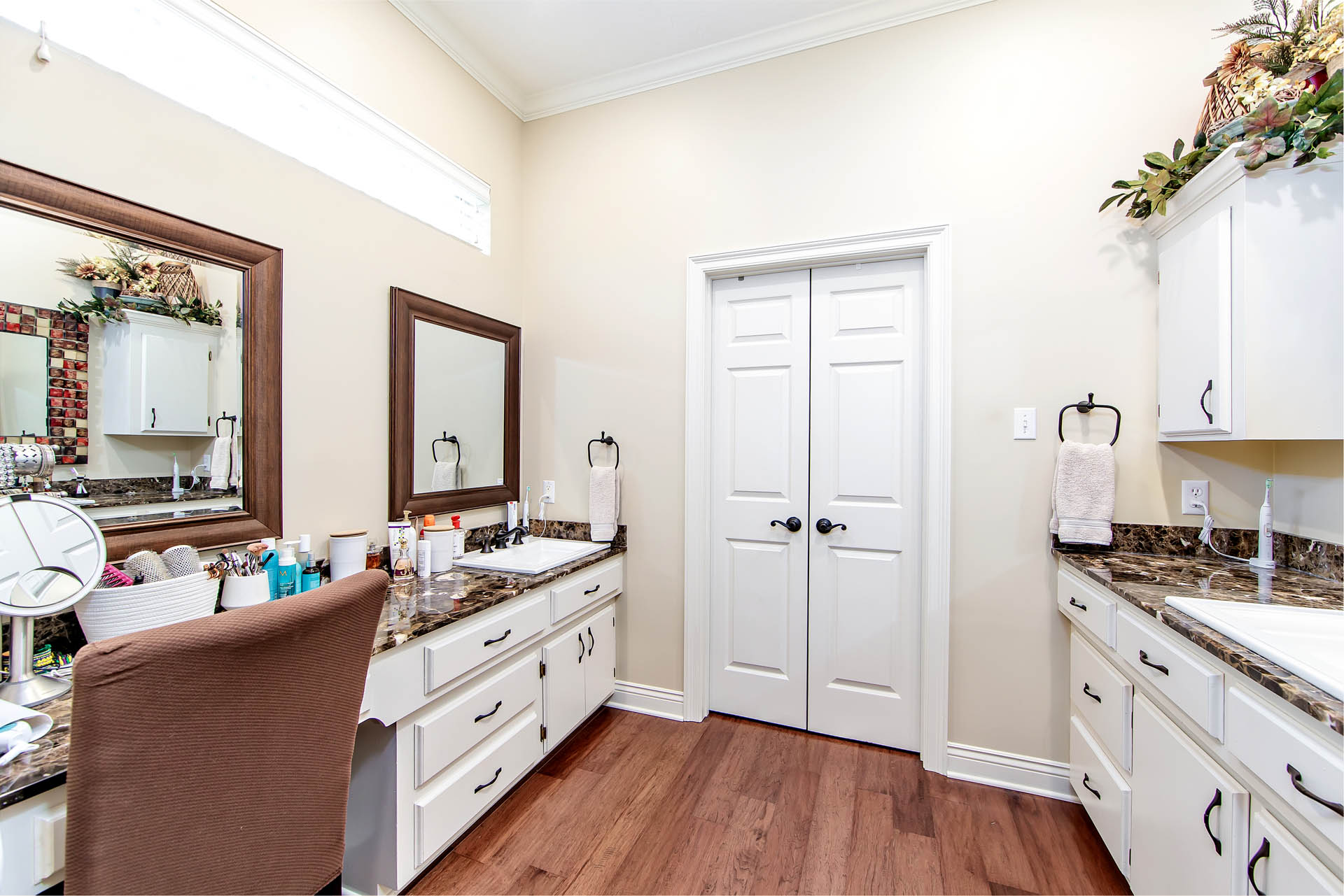Houma, Louisiana, 70360, United States, 5 Bedrooms Bedrooms, ,5 BathroomsBathrooms,Residential,For Sale,1885732
