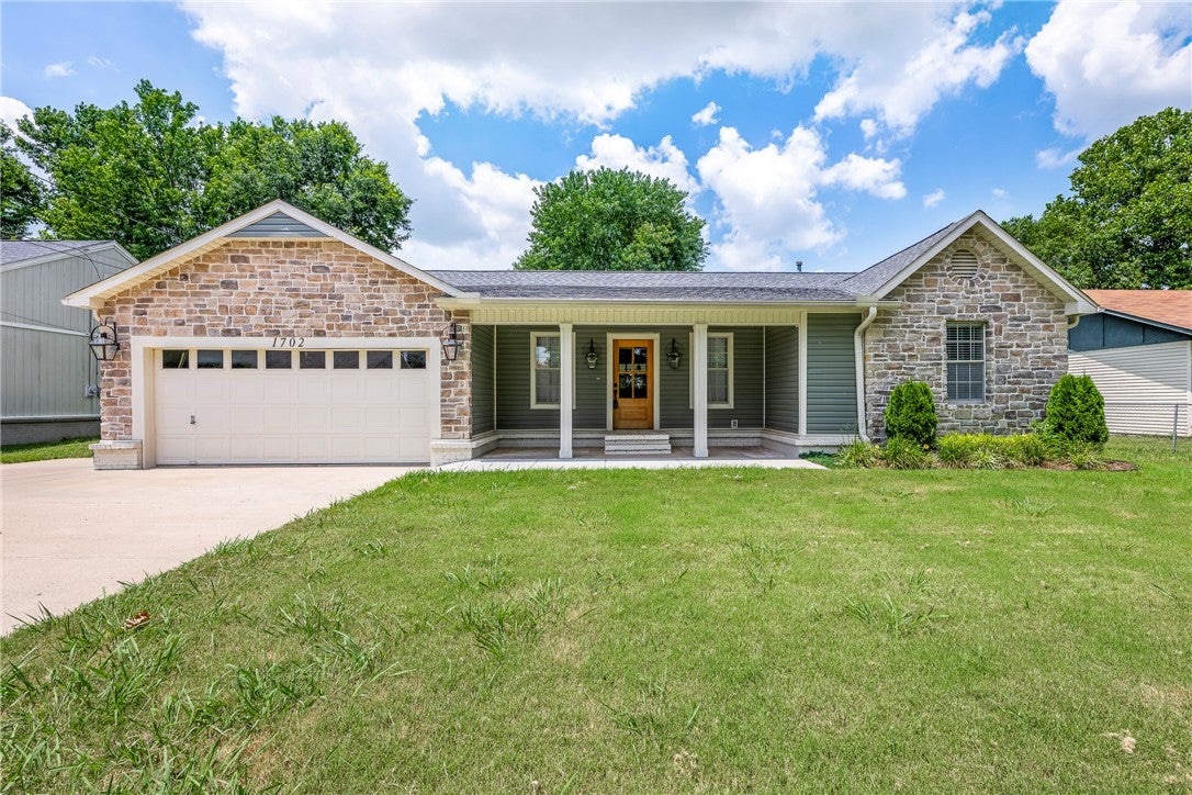 D St, Bentonville, AR 72712