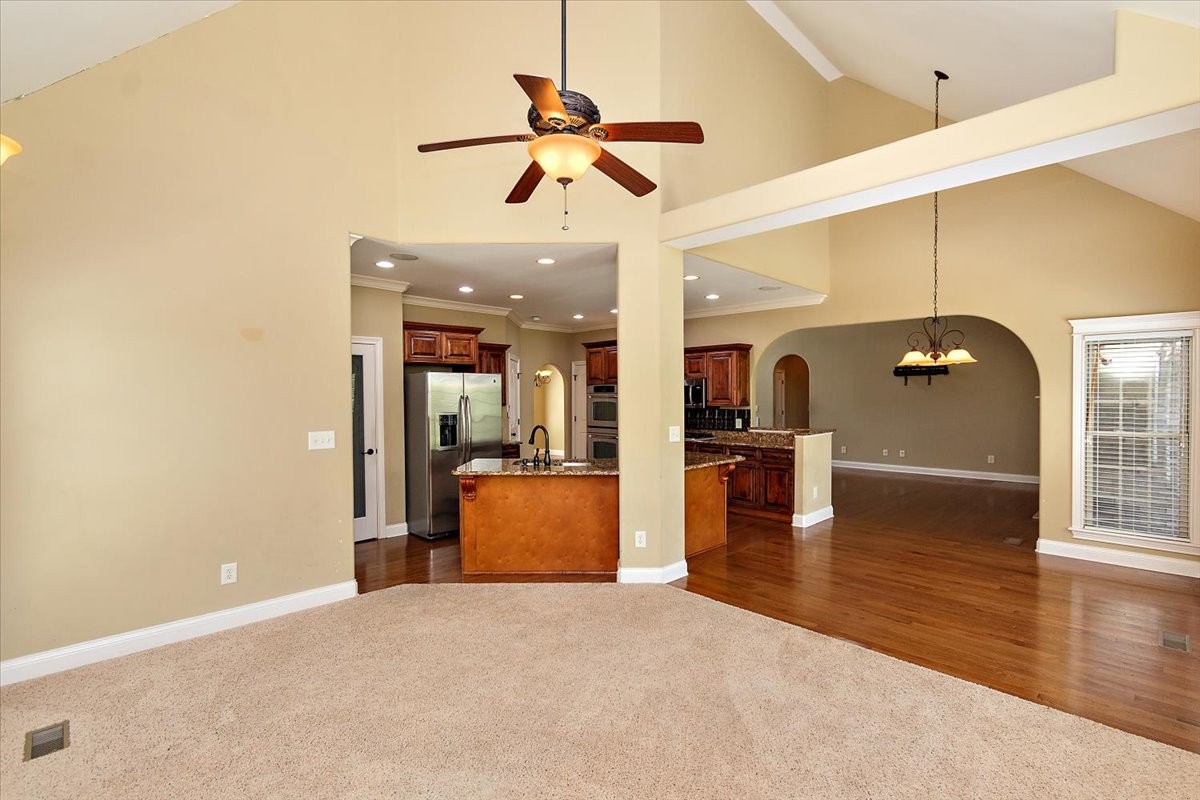 Clarksville, Tennessee, 37043, United States, 4 Bedrooms Bedrooms, ,4 BathroomsBathrooms,Residential,For Sale,1933080