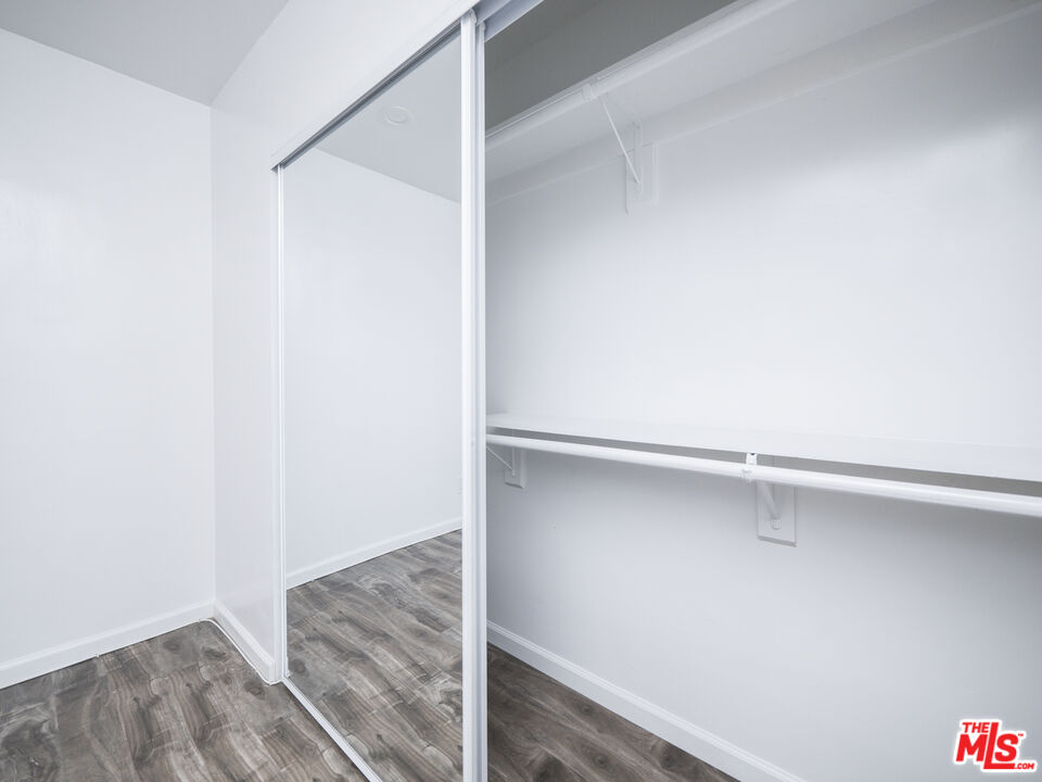 Los Angeles, California, 90066, United States, 4 Bedrooms Bedrooms, ,Residential,For Sale,1991946