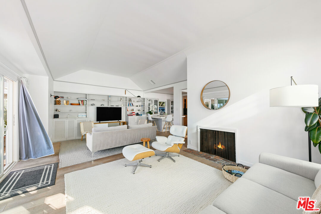 Malibu, California, 90265, United States, 4 Bedrooms Bedrooms, ,4 BathroomsBathrooms,Residential,For Sale,1840661