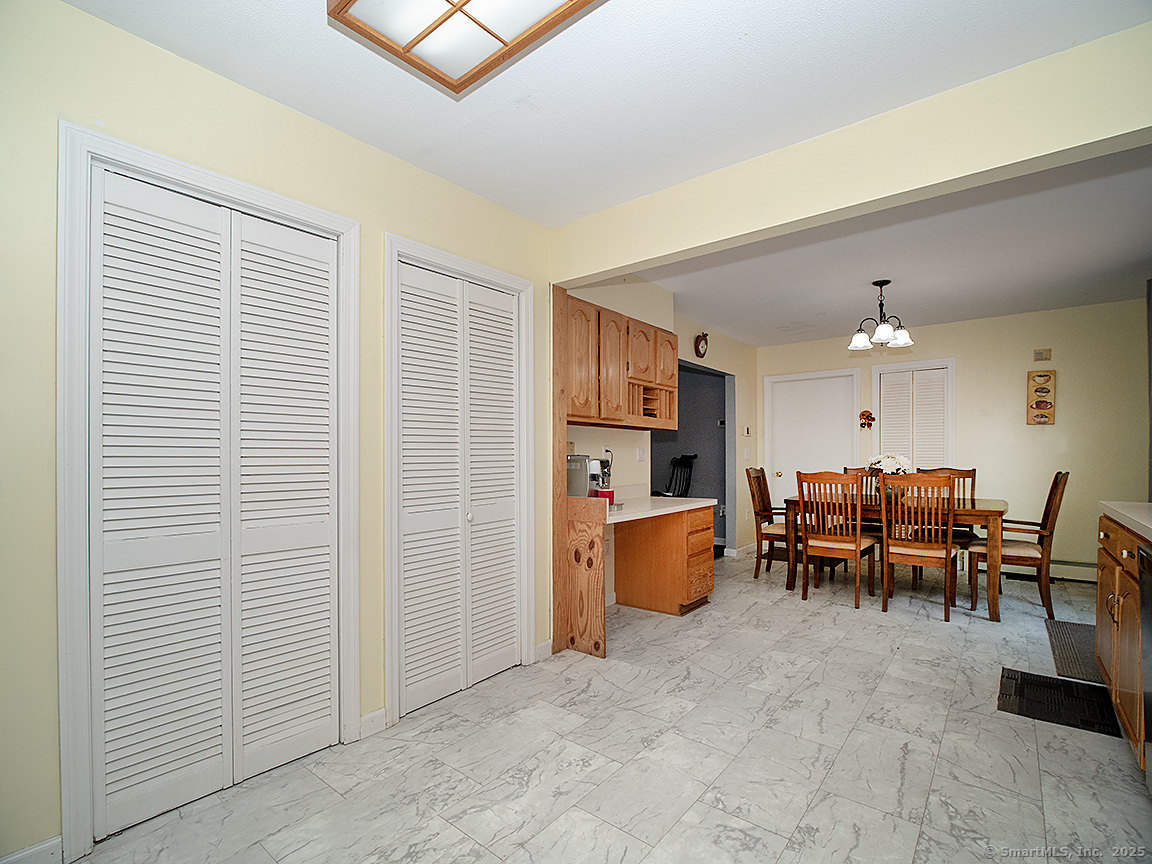Woodbridge, Connecticut, 06525, United States, 4 Bedrooms Bedrooms, ,4 BathroomsBathrooms,Residential,For Sale,1906331