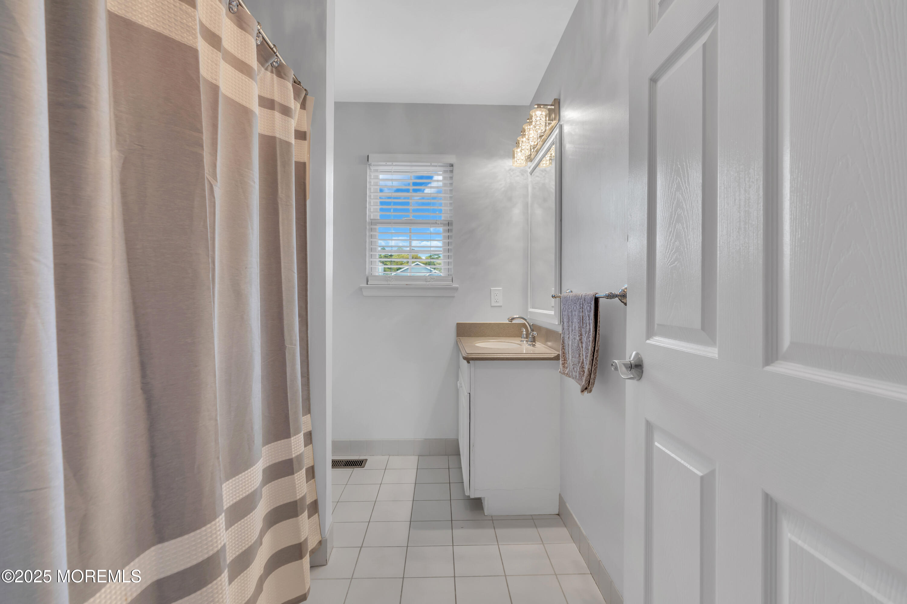 Howell, New Jersey, 07731, United States, 3 Bedrooms Bedrooms, ,3 BathroomsBathrooms,Residential,For Sale,1989169