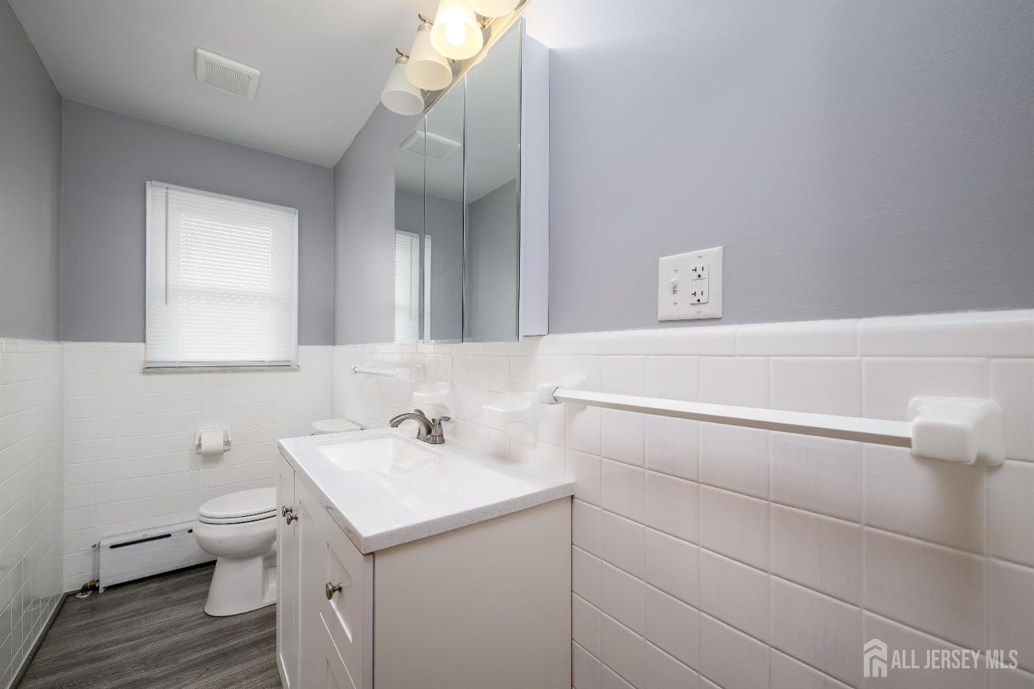 Fords, New Jersey, 08863, United States, 4 Bedrooms Bedrooms, ,2 BathroomsBathrooms,Residential,For Sale,1901910