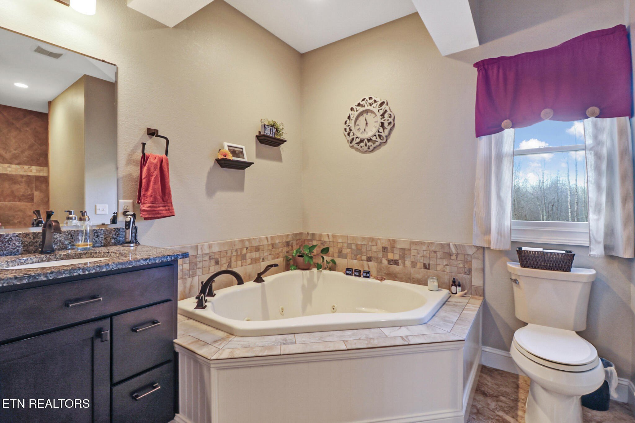 Crossville, Tennessee, 38555, United States, 4 Bedrooms Bedrooms, ,5 BathroomsBathrooms,Residential,For Sale,2005475