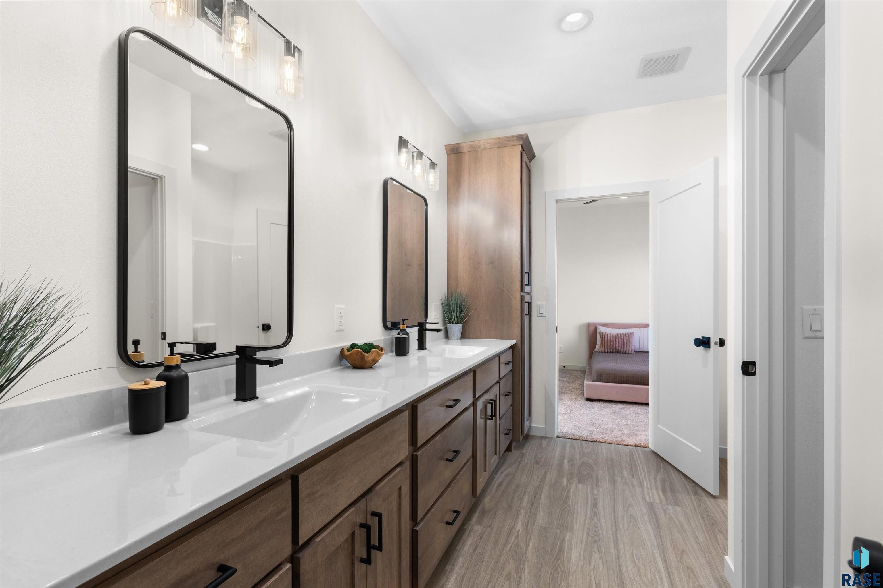 Rock Rapids, Iowa, 51246, United States, 5 Bedrooms Bedrooms, ,3 BathroomsBathrooms,Residential,For Sale,1957836