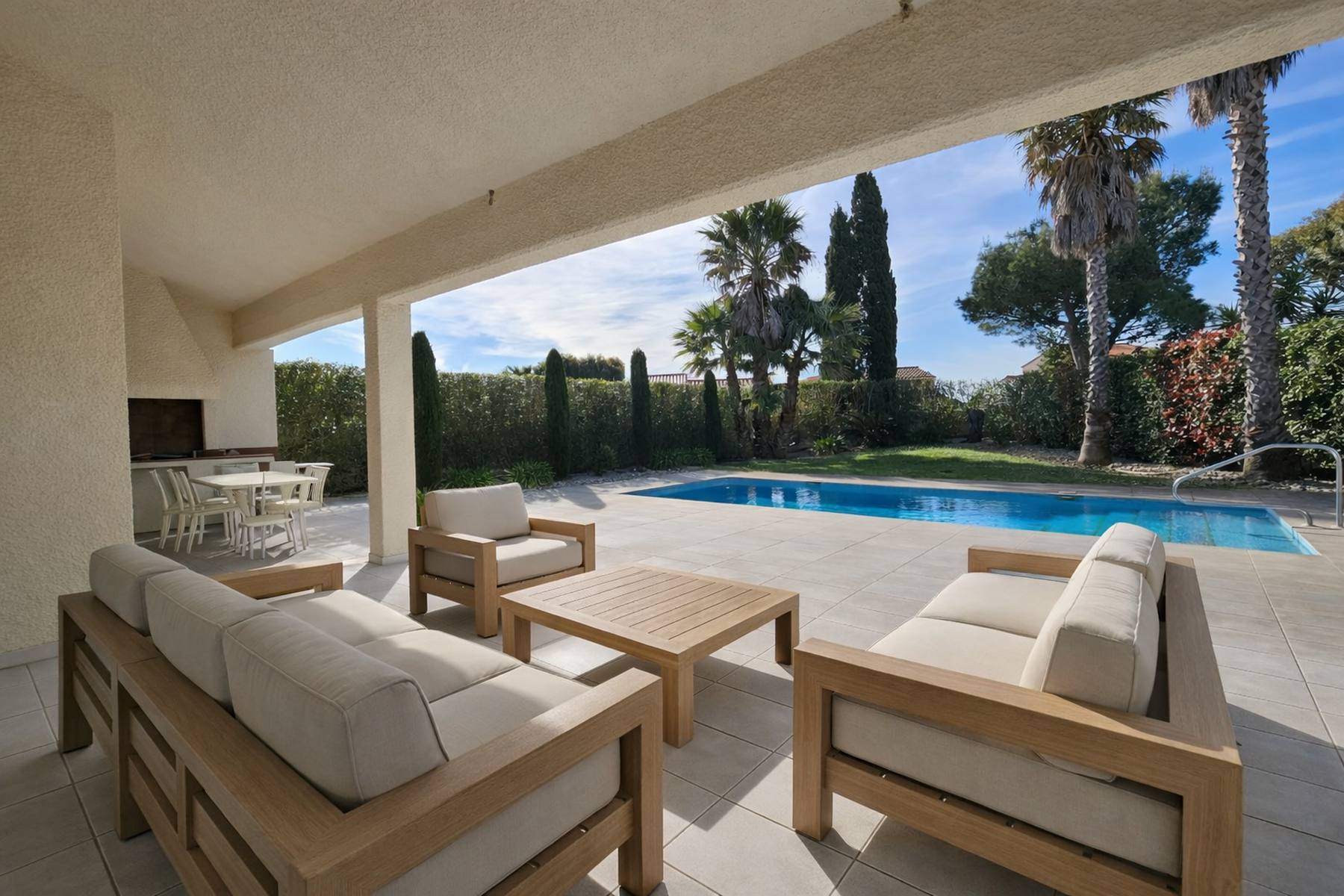  Single-storey home with pool in a peaceful and private setting - 物件實景