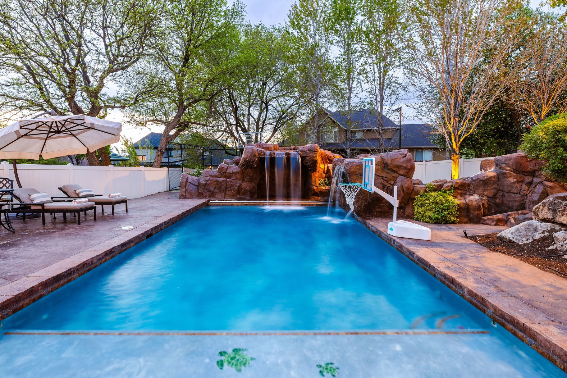  Custom 2-Story Parade Home with Dolphin Bolderscape Grotto Pool & 6 Car Garage - 物件實景