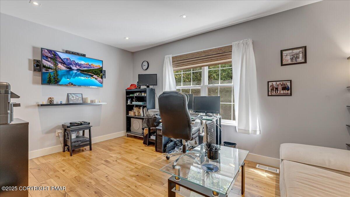 East Stroudsburg, Pennsylvania, 18302, United States, 5 Bedrooms Bedrooms, ,4 BathroomsBathrooms,Residential,For Sale,1980579