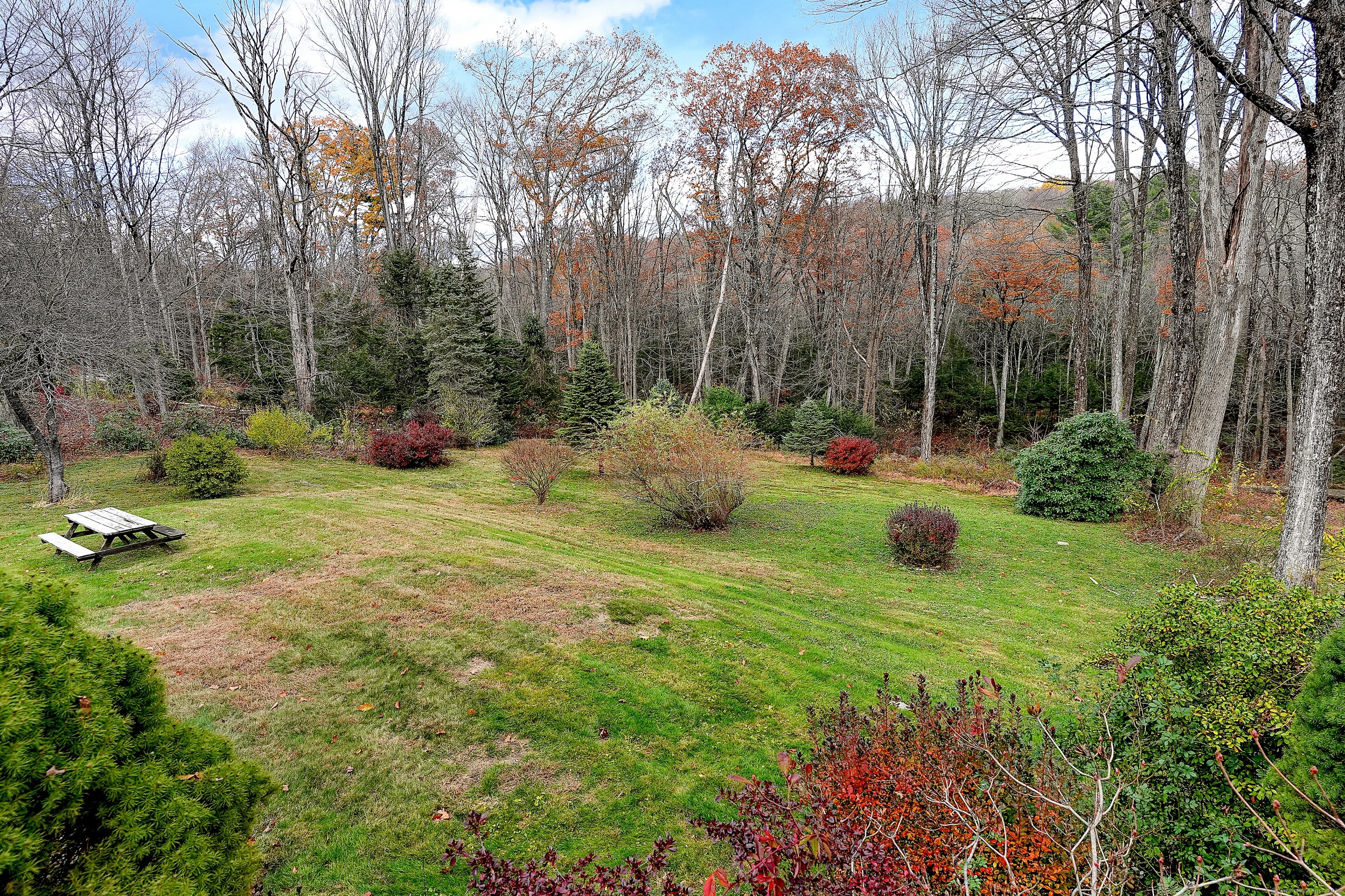 Canton, Connecticut, 06019, United States, 4 Bedrooms Bedrooms, ,3 BathroomsBathrooms,Residential,For Sale,1987943