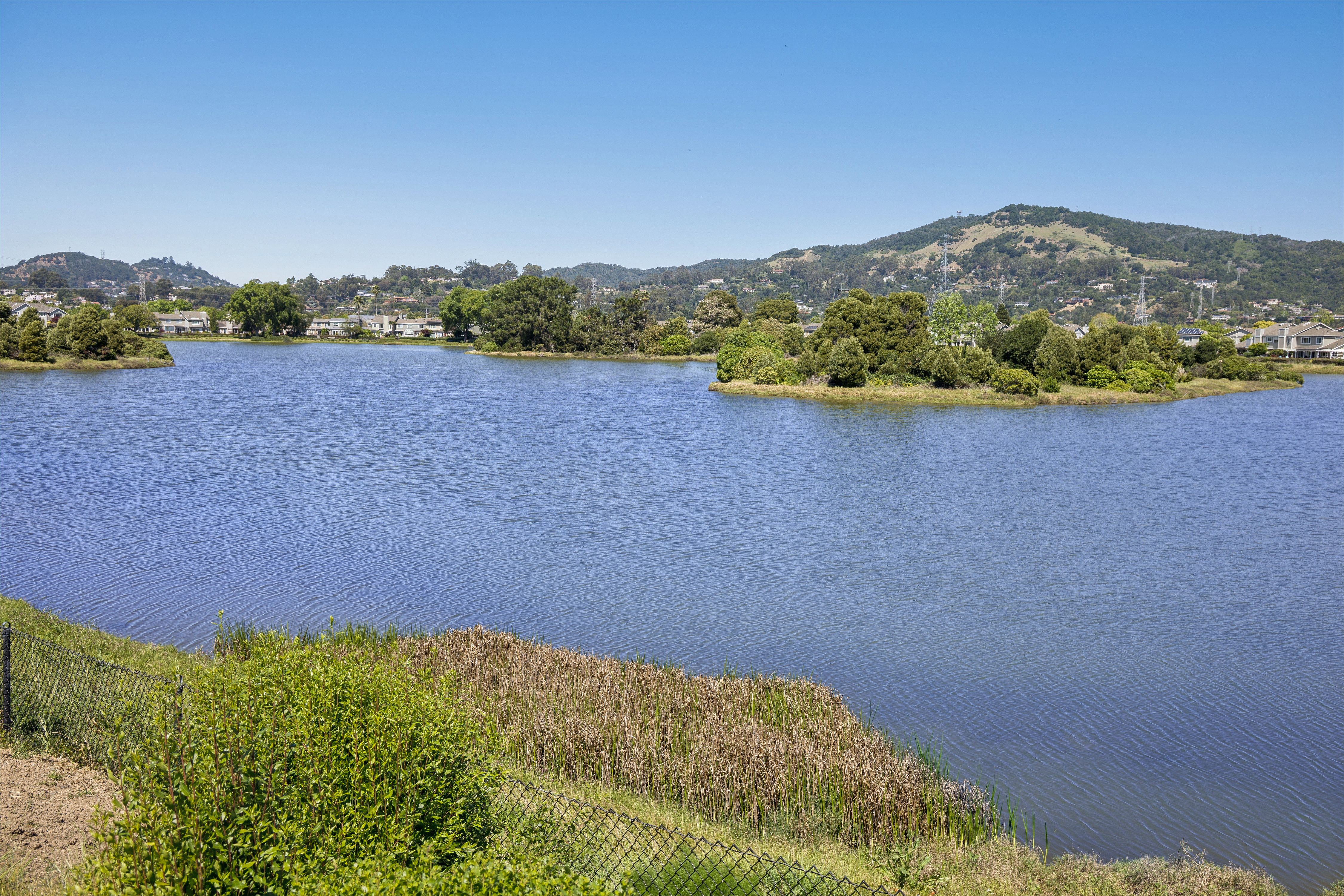  Sunny Waterfront Baypoint Lagoon Home - 物件實景