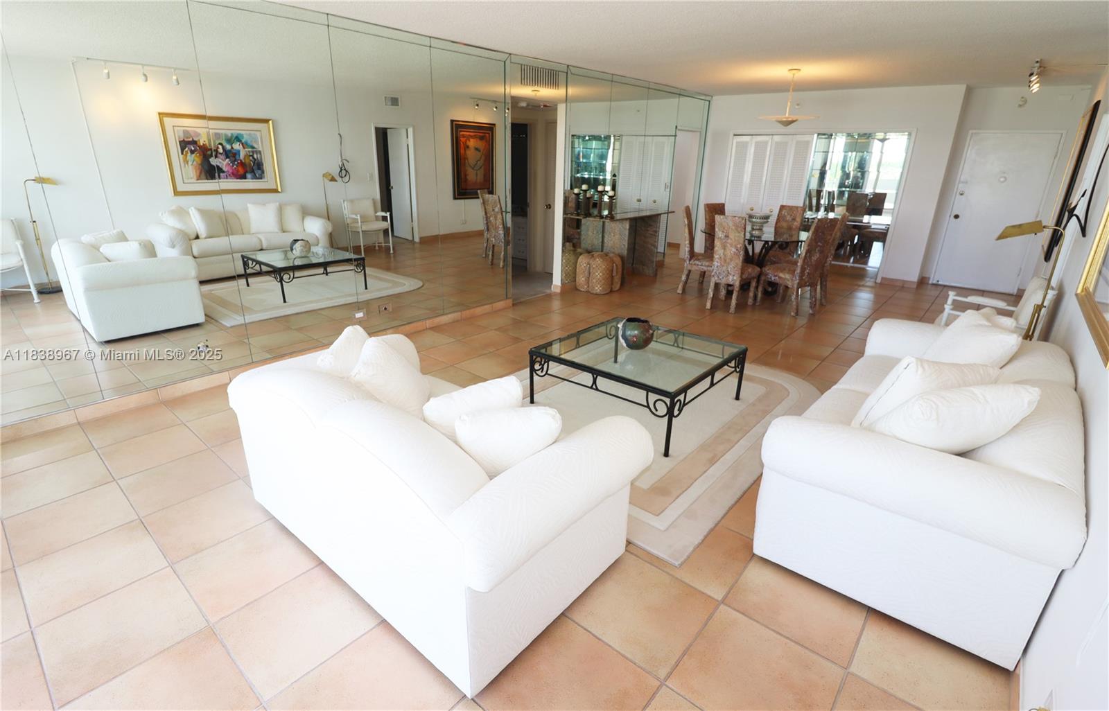 Miami Beach, Florida, 33140, United States, 2 Bedrooms Bedrooms, ,2 BathroomsBathrooms,Residential,For Sale,1890923