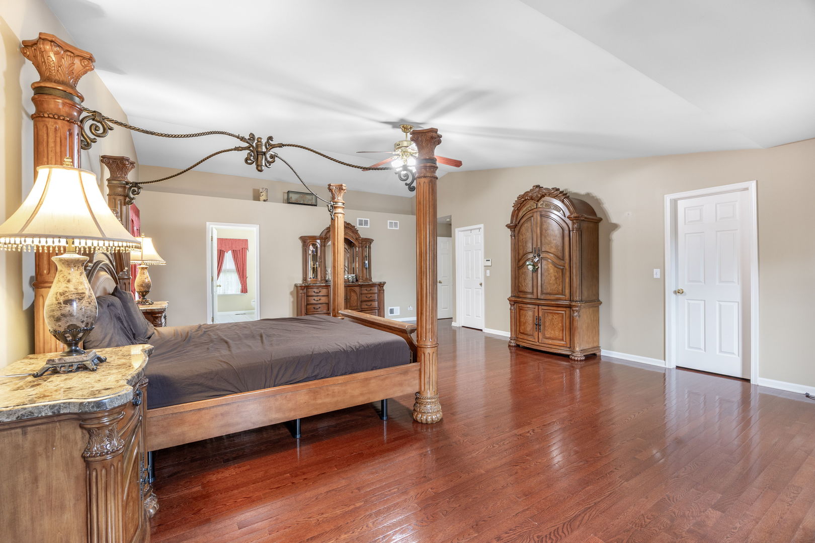 Aurora, Illinois, 60503, United States, 4 Bedrooms Bedrooms, ,4 BathroomsBathrooms,Residential,For Sale,1970243