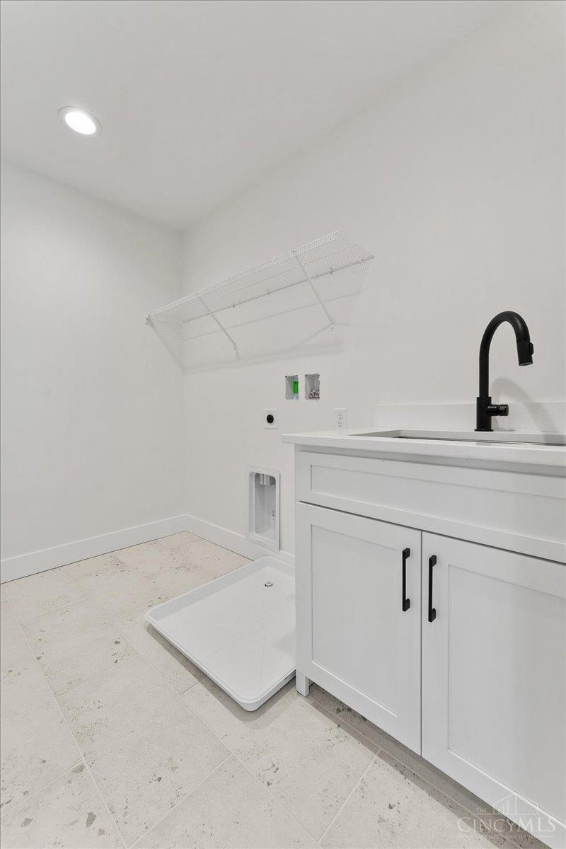 Blue Ash, Ohio, 45241, United States, 4 Bedrooms Bedrooms, ,4 BathroomsBathrooms,Residential,For Sale,2001661