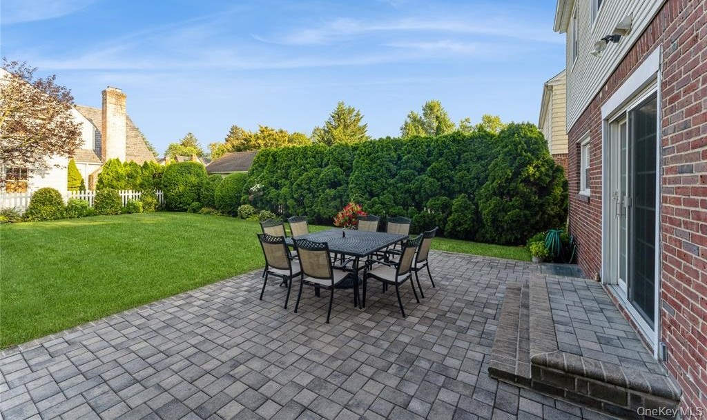 Floral Park, New York, 11001, United States, 3 Bedrooms Bedrooms, ,2 BathroomsBathrooms,Residential,For Sale,1928051