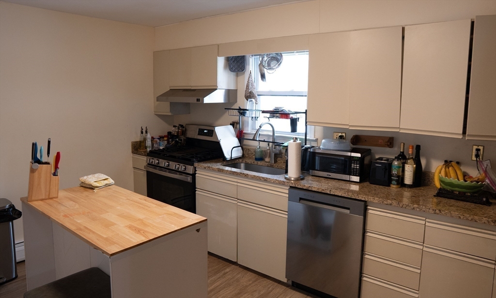 Somerville, Massachusetts, 02143, United States, 7 Bedrooms Bedrooms, ,4 BathroomsBathrooms,Residential,For Sale,2017590