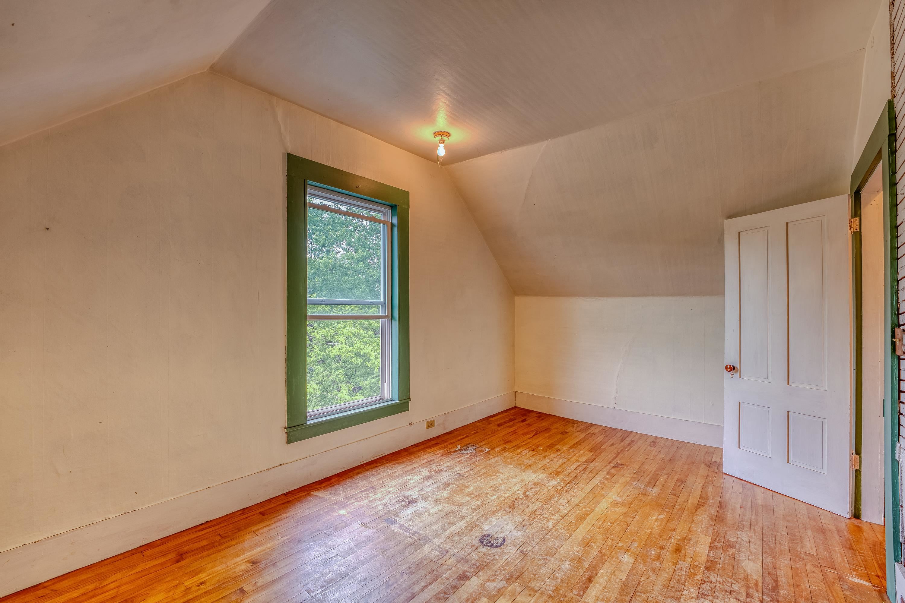 Littleton, New Hampshire, 03561, United States, 5 Bedrooms Bedrooms, ,1 BathroomBathrooms,Residential,For Sale,1856478