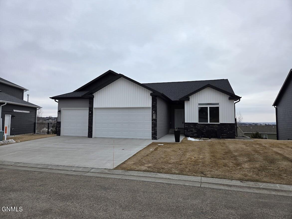 Bismarck, North Dakota, 58503, United States, 4 Bedrooms Bedrooms, ,3 BathroomsBathrooms,Residential,For Sale,2035327