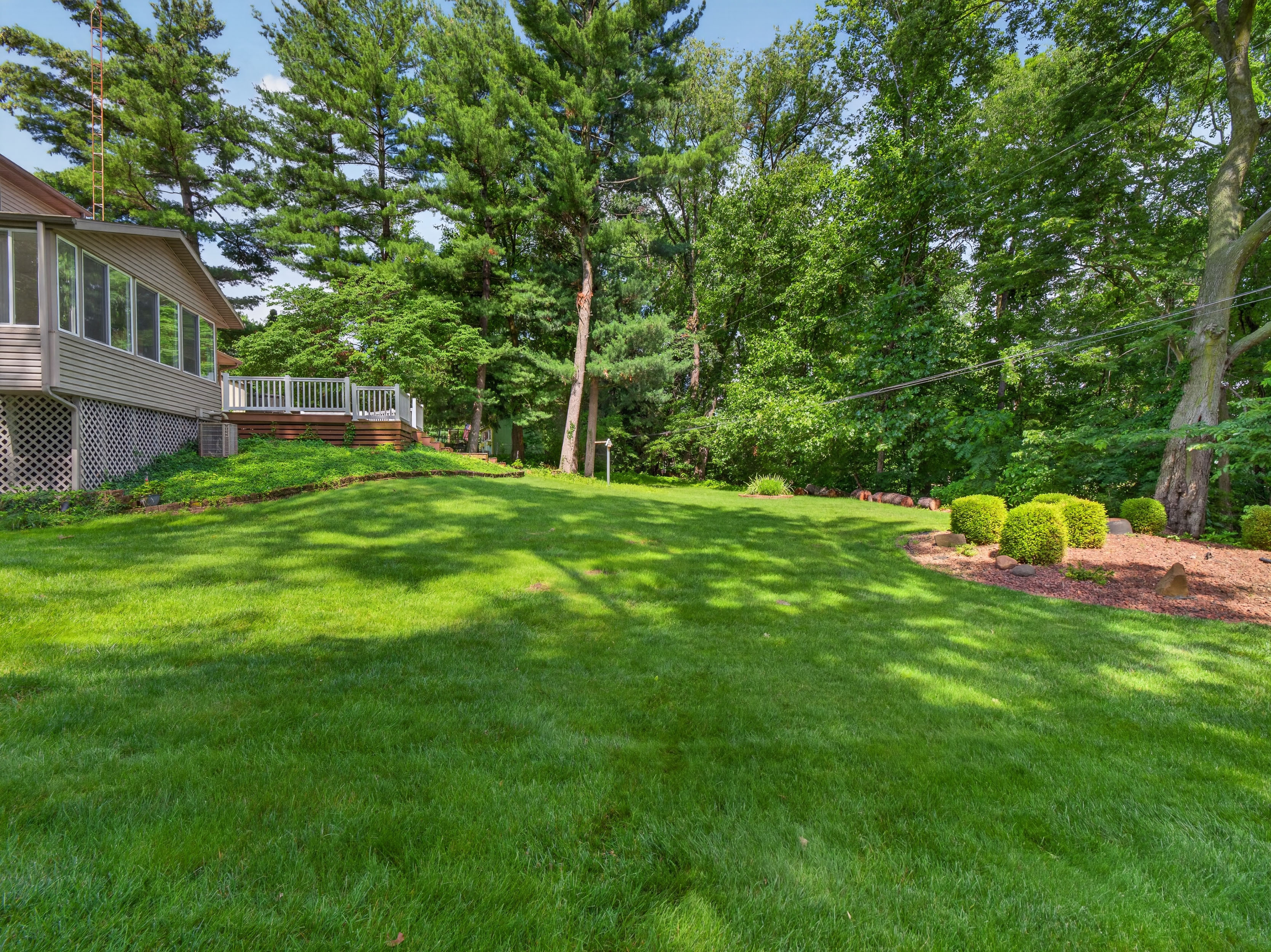  Well-Maintained 4 Bedroom Home on a Beautifully Landscaped Lot - 物件實景