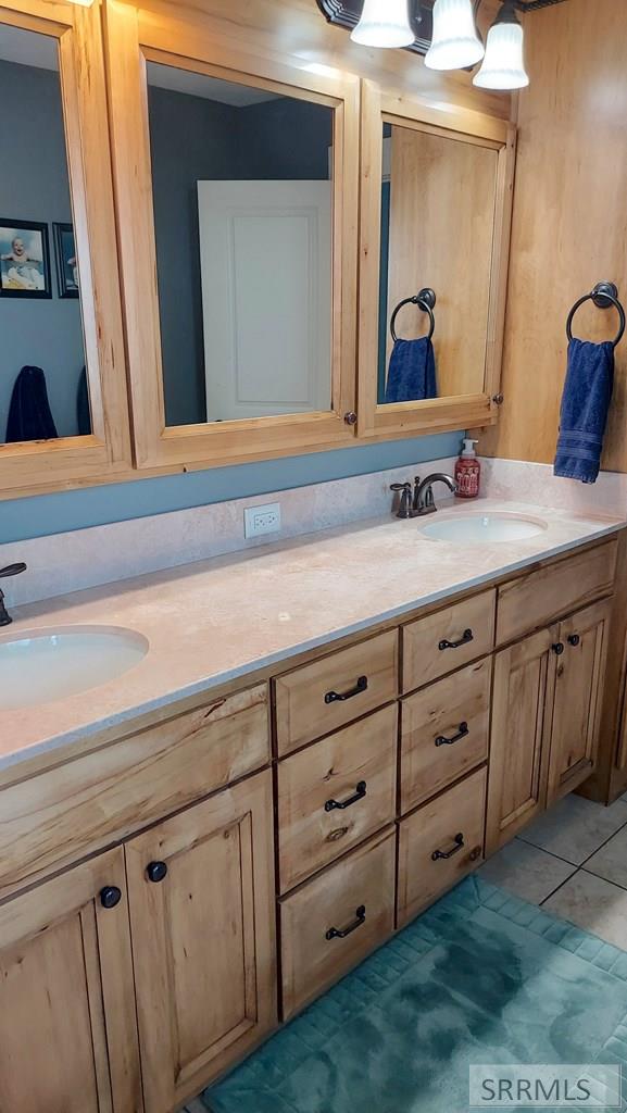 IDAHO FALLS, Idaho, 83401, United States, 5 Bedrooms Bedrooms, ,4 BathroomsBathrooms,Residential,For Sale,1895056