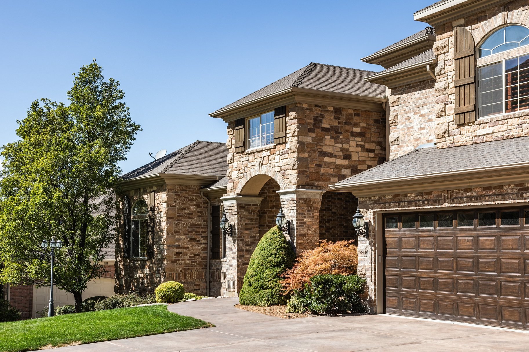  Stately Gated-Community Estate on Nearly Half an Acre: Vaulted Ceilings, Valley - 物件實景