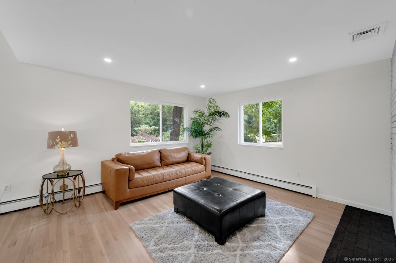 Milford, Connecticut, 06461, United States, 4 Bedrooms Bedrooms, ,3 BathroomsBathrooms,Residential,For Sale,1932741