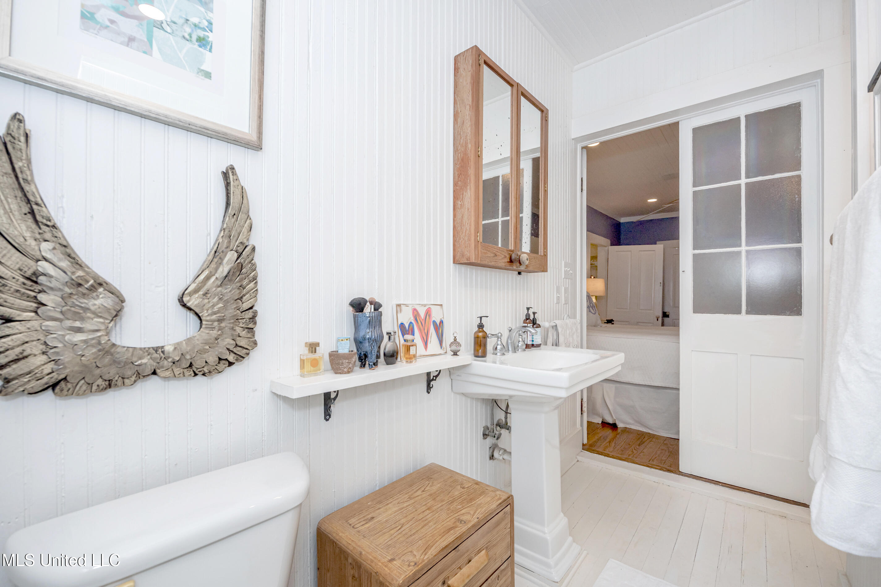 Ocean Springs, Mississippi, 39564, United States, 3 Bedrooms Bedrooms, ,2 BathroomsBathrooms,Residential,For Sale,1987573