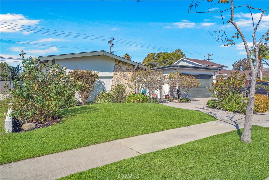 Treehaven Ln, Huntington Beach, CA 92647