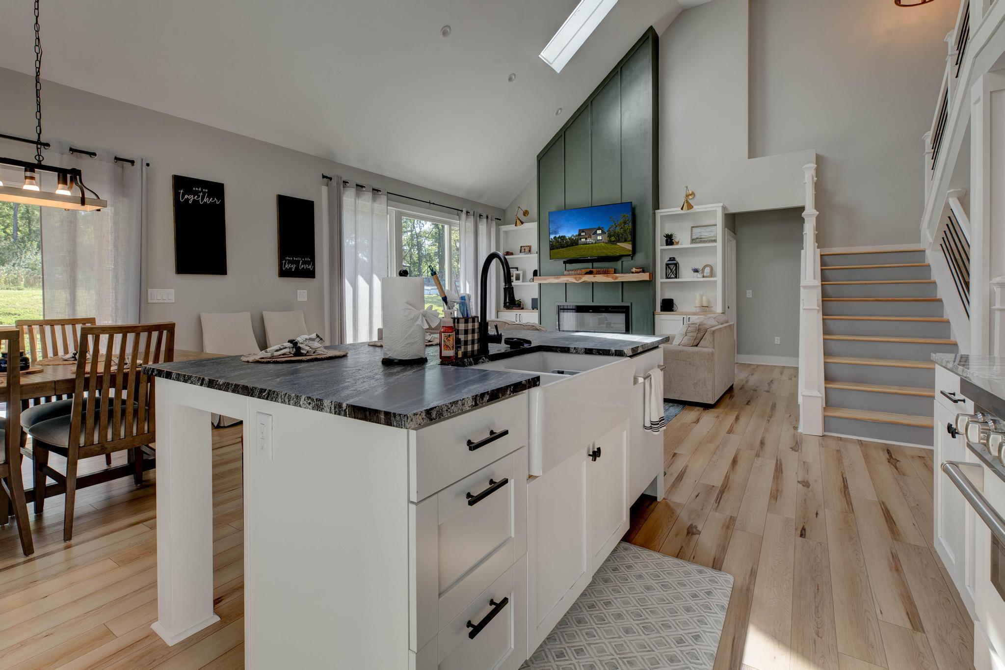 Richmond, Kentucky, 40475, United States, 4 Bedrooms Bedrooms, ,6 BathroomsBathrooms,Residential,For Sale,1971513