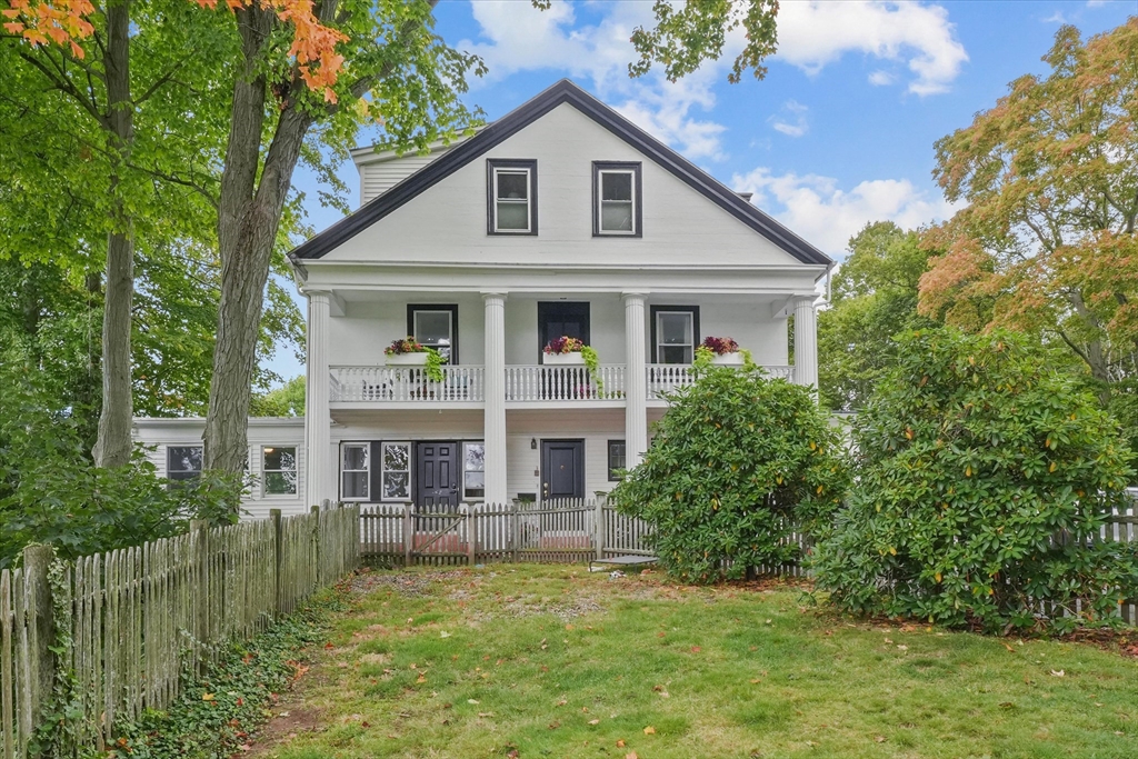 Marblehead, Massachusetts, 01945, United States, 2 Bedrooms Bedrooms, ,1 BathroomBathrooms,Residential,For Sale,1975019