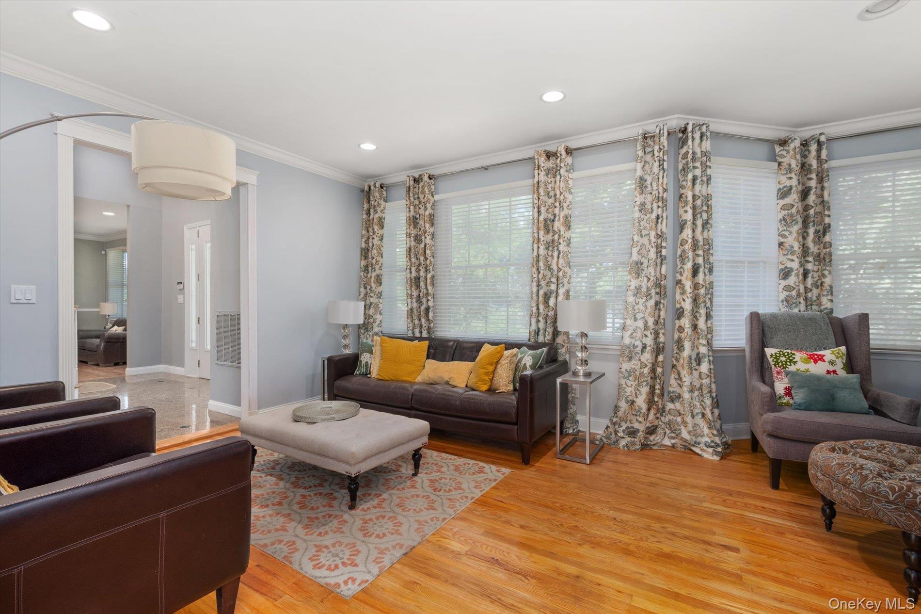  15 Church Street, Roslyn, NY, 11576 - 物件實景