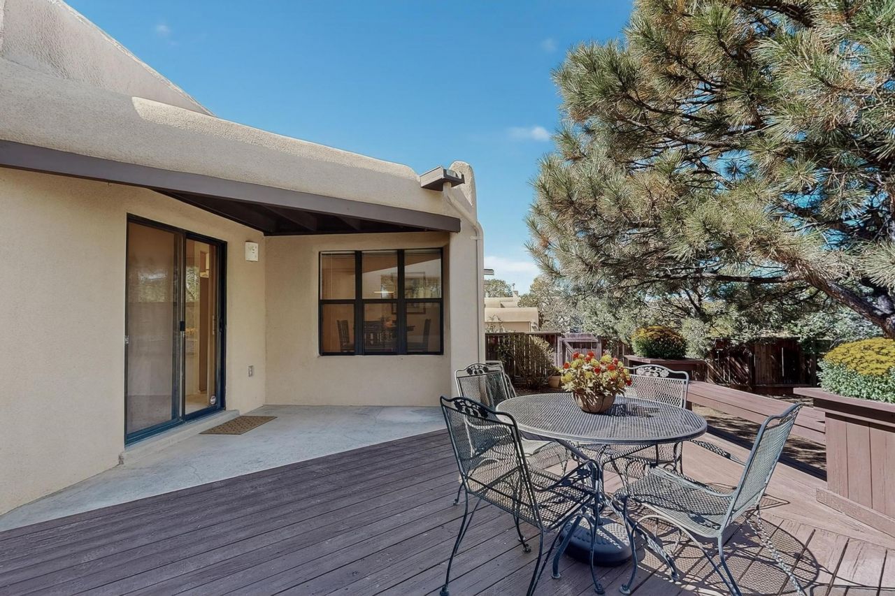 Santa Fe, New Mexico, 87507, United States, 3 Bedrooms Bedrooms, ,2 BathroomsBathrooms,Residential,For Sale,1955311