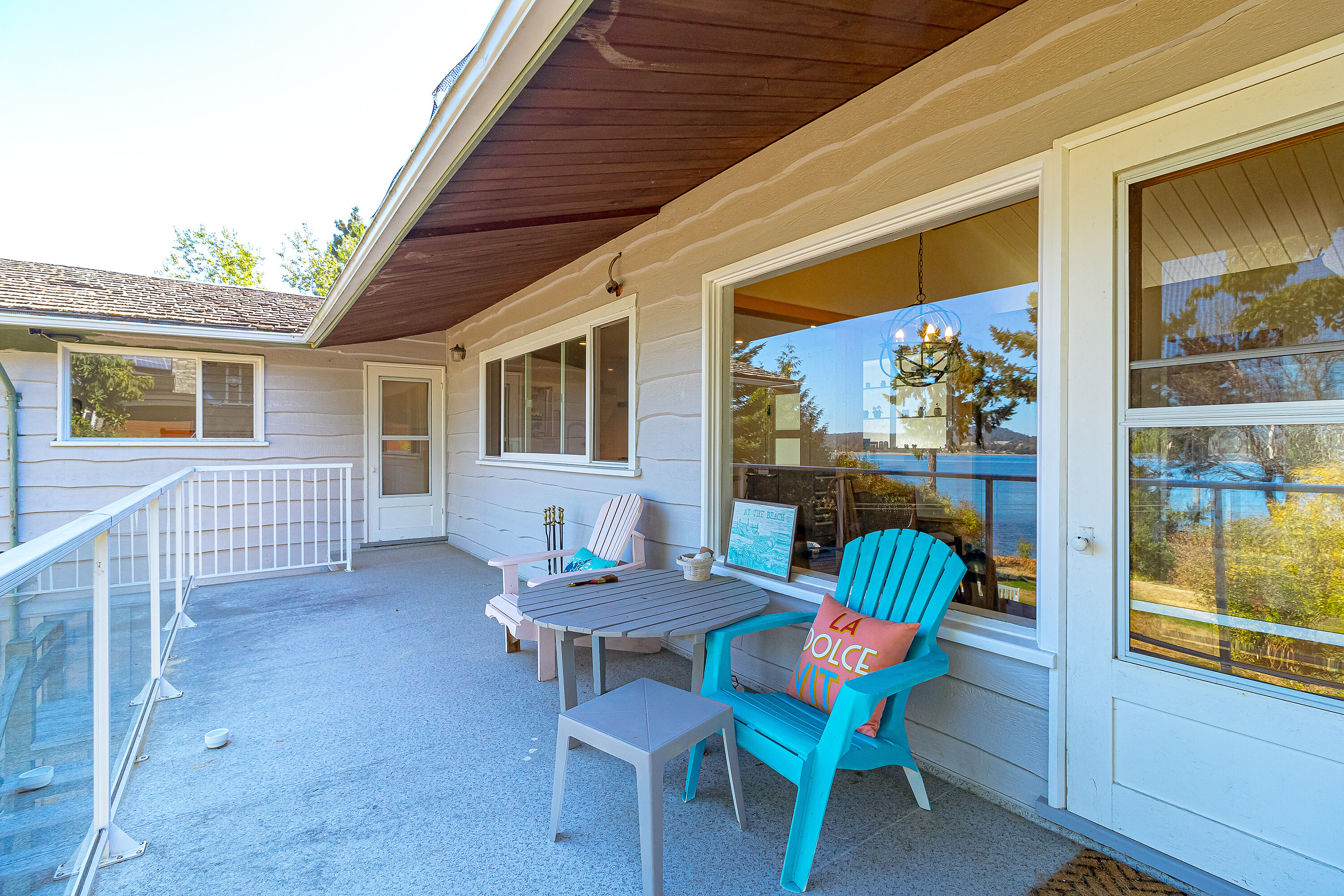  Prime Waterfront Home - 物件實景