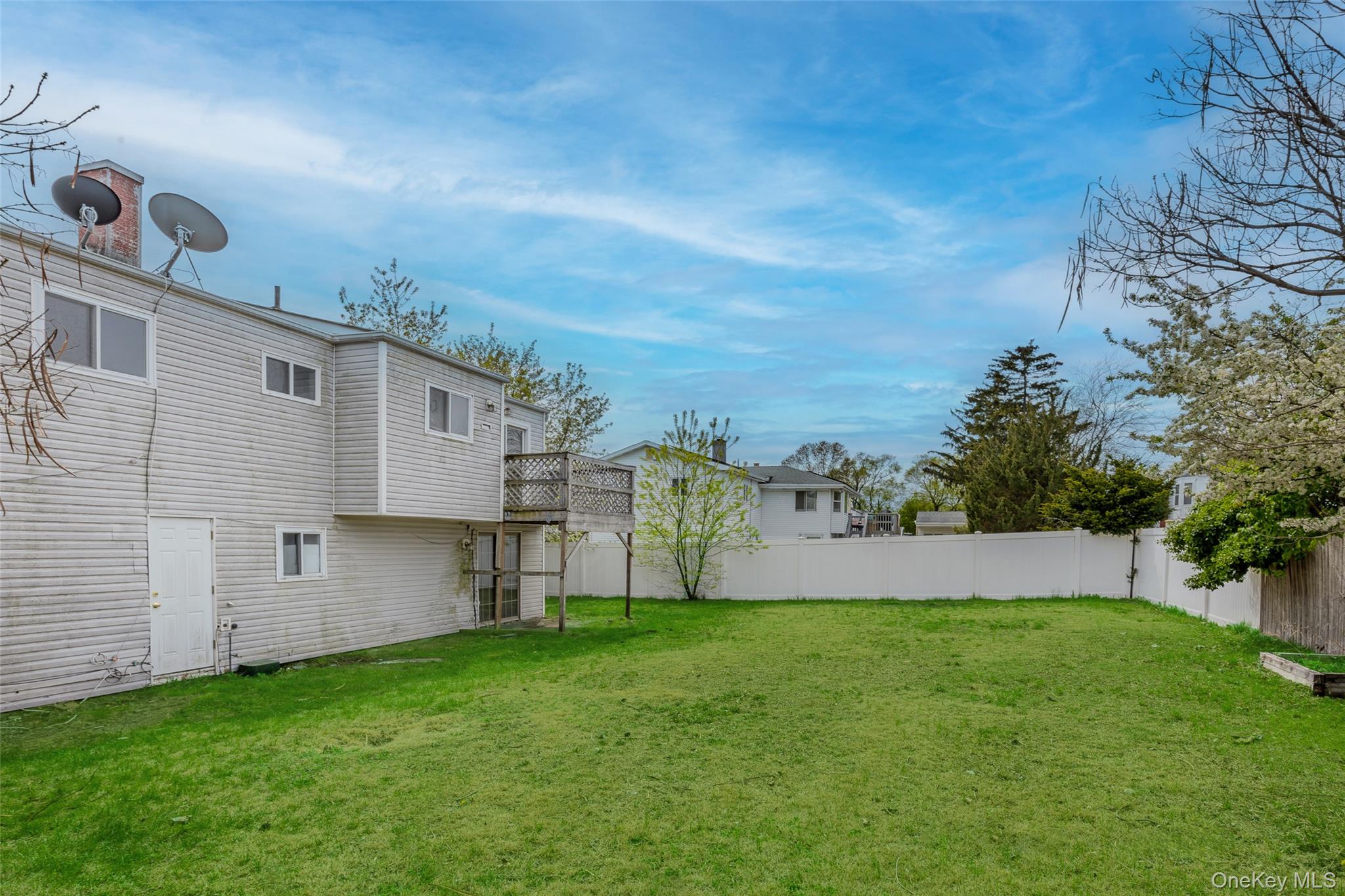 Selden, New York, 11784, United States, 5 Bedrooms Bedrooms, ,2 BathroomsBathrooms,Residential,For Sale,2049054