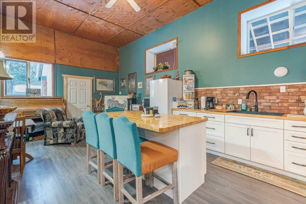MALAKWA, British Columbia, V0E 2J0, CA, 2 Bedrooms Bedrooms, ,Residential,For Sale,1839032