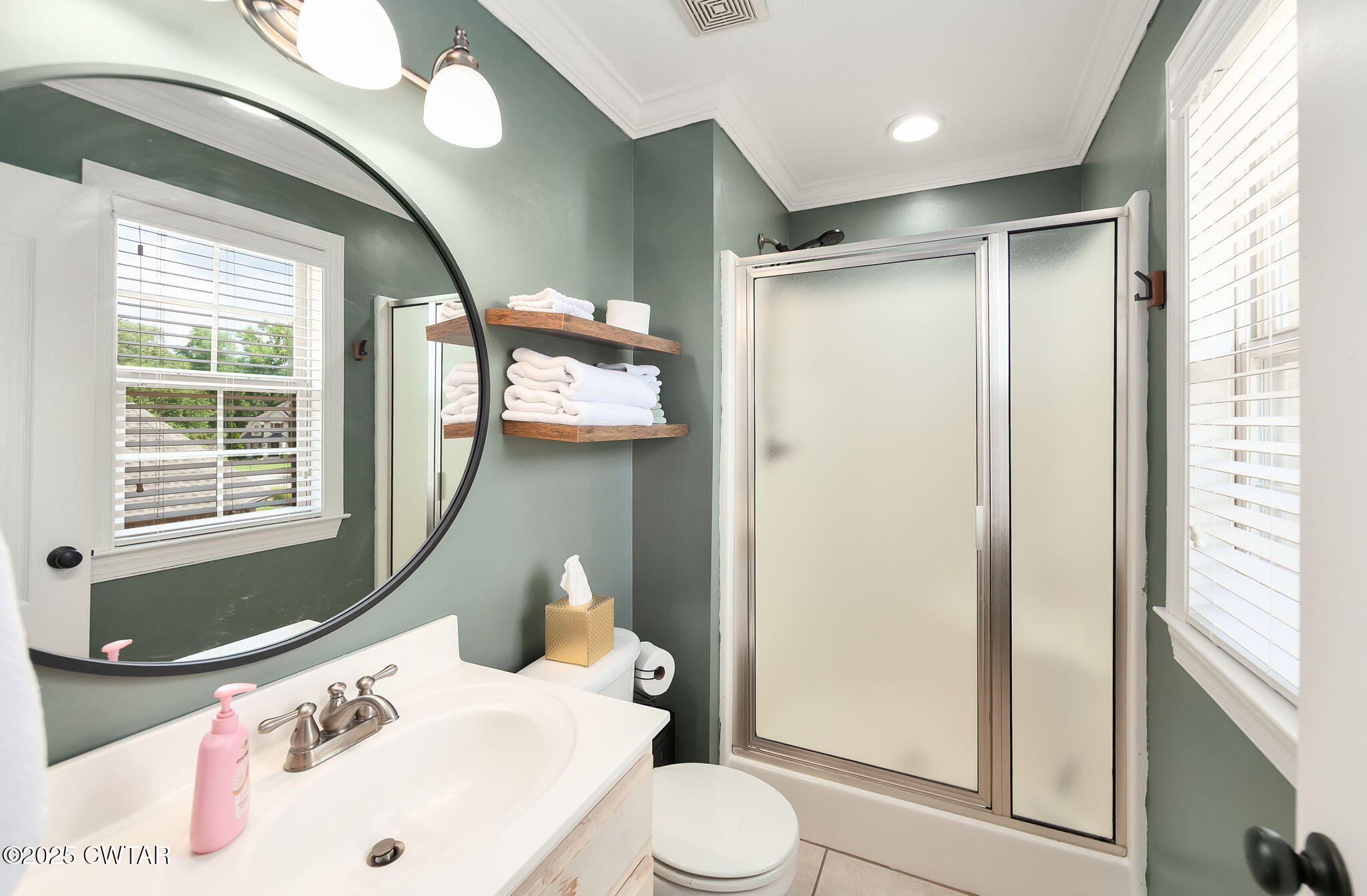 Jackson, Tennessee, 38305, United States, 5 Bedrooms Bedrooms, ,4 BathroomsBathrooms,Residential,For Sale,1912007