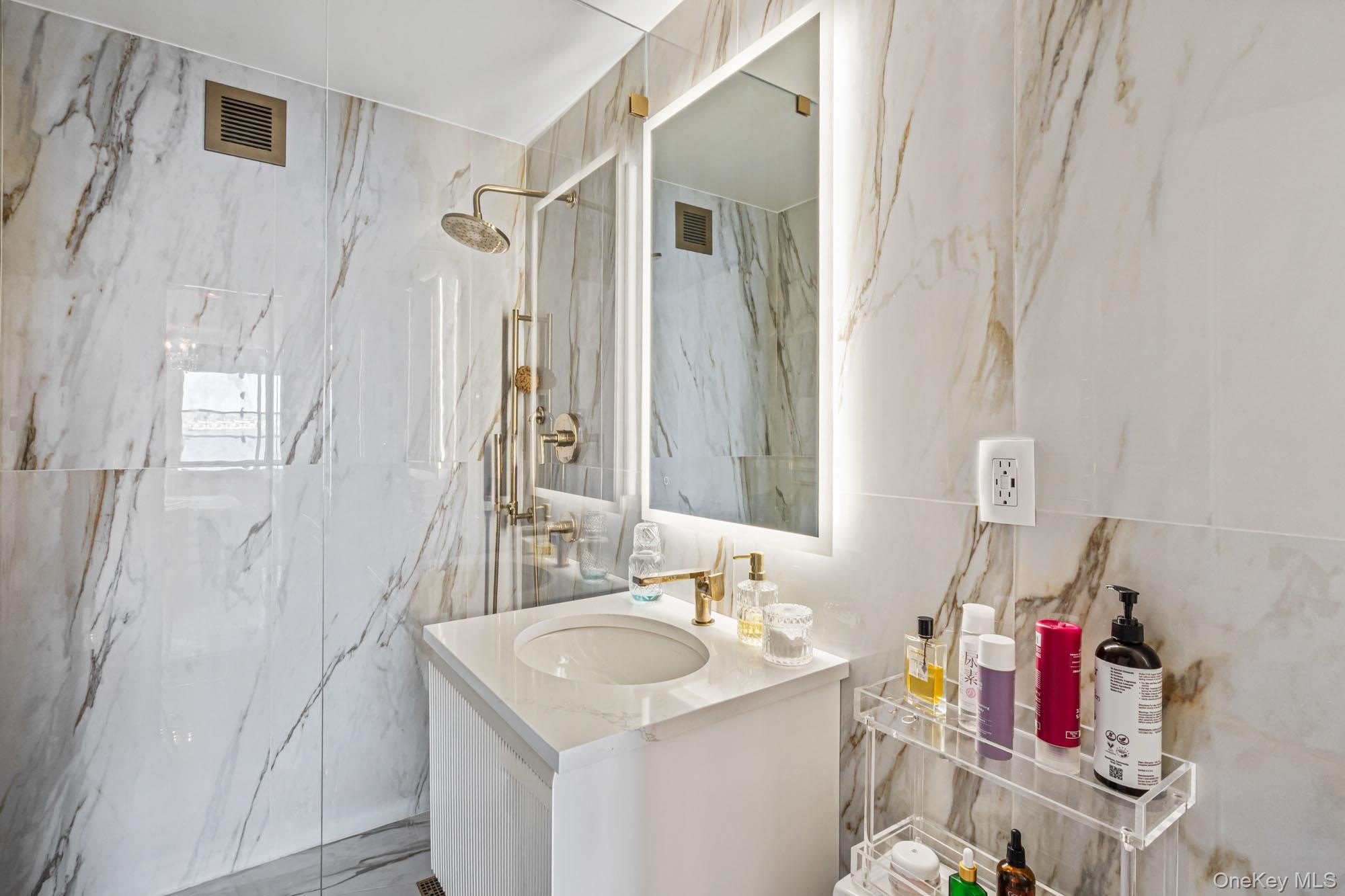Bayside, New York, 11360, United States, 3 Bedrooms Bedrooms, ,2 BathroomsBathrooms,Residential,For Sale,2048394