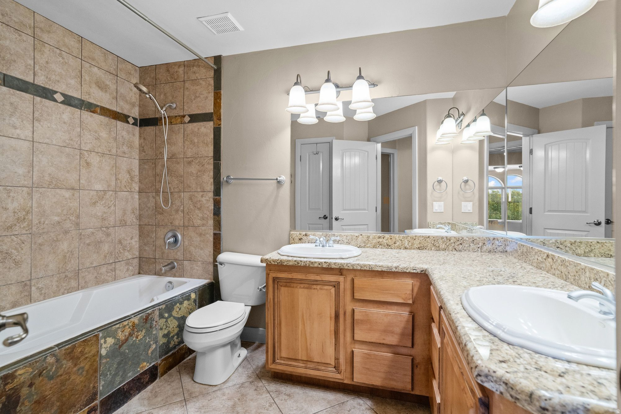 Santa Clara, Utah, 84765, United States, 4 Bedrooms Bedrooms, ,3 BathroomsBathrooms,Residential,For Sale,1992069