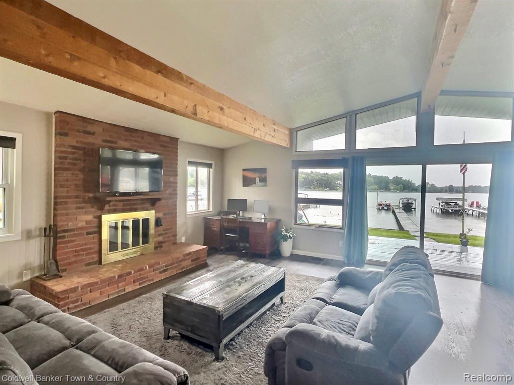 Whitmore Lake, Michigan, 48189, United States, 3 Bedrooms Bedrooms, ,2 BathroomsBathrooms,Residential,For Sale,1925473